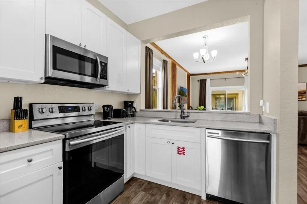4 Bedrooms- 3,5 Bathroom Regal Palms 340 Ma Davenport
